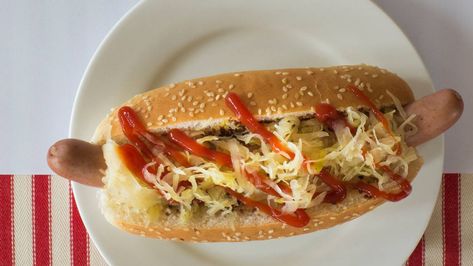 Tomato Relish, Hot Dog Recipes, The Big Apple, Water Dog, Dog Recipes, German Food, City Street, Big Apple, Main Meals