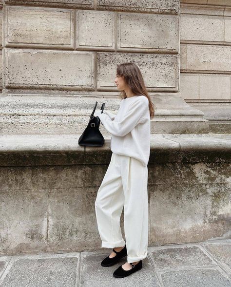 7 Simple Autumn Trouser Outfits Fashion People Are Wearing | Who What Wear UK White Trousers Outfit, Mary Jane Outfit, Mary Janes Outfit, Trousers Outfit, Chic Autumn, Flat Photo, Silky Shirt, Trouser Outfit, Trouser Outfits