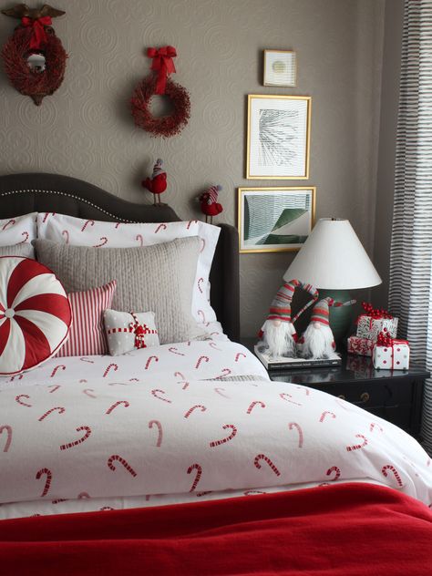 Oscar Bravo Home: Decorating the Guest Bedroom in Red, White and Grey for the Holidays Red White And Grey Christmas Decor, Grey And Red Christmas Bedroom, Holiday Bedroom Decorating Ideas, Red And Grey Christmas Decor, Red And White Christmas Bedroom, Bedroom Headboard Decor, Grandma Room, Grey Christmas Decor, Christmas Bedrooms