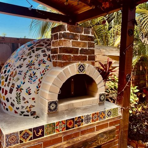 Grill Fire Pit, Kleiner Pool Design, Hacienda Style Homes, Mexico House, Mexican Home, Outdoor Pizza Oven, Backyard Kitchen, Outdoor Pizza, Hacienda Style