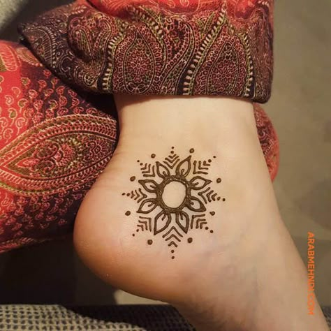 50 Ankle Mehndi Design (Henna Design) - October 2019 Mehendi Hacks, Ankle Henna Designs, Henna Ankle, Henna Motive, Small Henna Tattoos, Small Henna Designs, Henna Flower Designs, Cute Henna Tattoos, Henna Style Tattoos