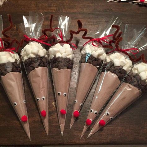 Cute reindeer cocoa Christmas Sweet Cones, Reindeer Hot Chocolate, Lips White, Chocolate Cone, Jelly Sweets, Christmas Eve Boxes, Sweet Cone, Candy Cone, Chocolate Santa