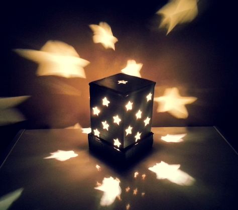 Diy Cardboard Lamp Shade  •  Free tutorial with pictures on how to make a lamp / lampshade in under 40 minutes Light Box Diy, Perjalanan Kota, Make A Lamp, Lampshade Makeover, Rustic Lamp Shades, Diy Swimming Pool, Diy Shades, Star Lamp, Diy Lamp Shade