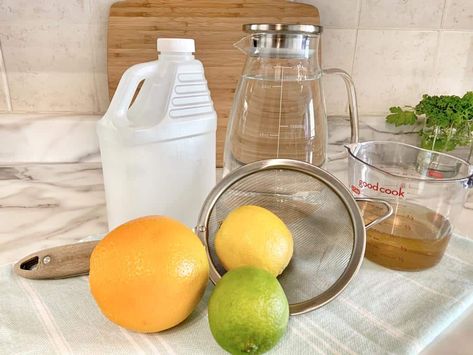 DIY citrus vinegar cleaner - Easy to make - Citrus Cleaner, Vinegar Cleaner, Glass Containers With Lids, Organic Cleaning Products, Multipurpose Cleaner, Household Cleaning Tips, Diy Cleaners, Cleaning Materials, Money Saver