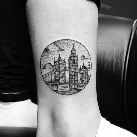 London enclosed cityscape - Lucas Milk (@lucasmilk) on Instagram Tower Bridge Tattoo, London Skyline Tattoo, Milk Tattoo, England Tattoo, Artists Instagram, Berg Tattoo, Tattoos Masculinas, Bridge Tattoo, Tattoo Thoughts