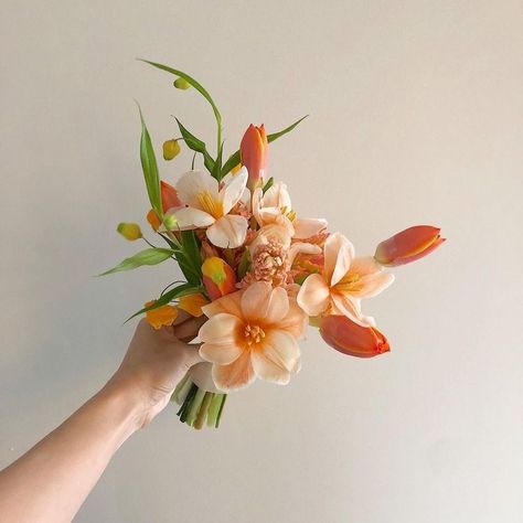 Prom Flowers Bouquet, Orange Bridal Bouquet, Small Bridal Bouquets, Colorful Bridal Bouquet, Small Wedding Bouquets, Tulip Wedding, Orange Bouquets, Orange Wedding Flowers, Bridal Bouquet Flowers