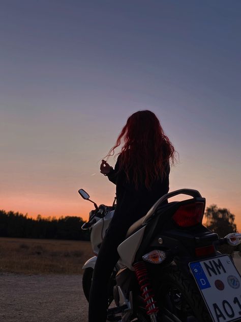 Motorbike Riding Aesthetic, Motorcycle Girlfriend Aesthetic, Motorcycle Riding Aesthetic, Moter Cycle Aesthetic Girl, Women Motorcycle Aesthetic, Motorbike Ride Aesthetic, Girls Biker Aesthetic, Biker Gf Aesthetic, Motorcycle Aesthetic Woman