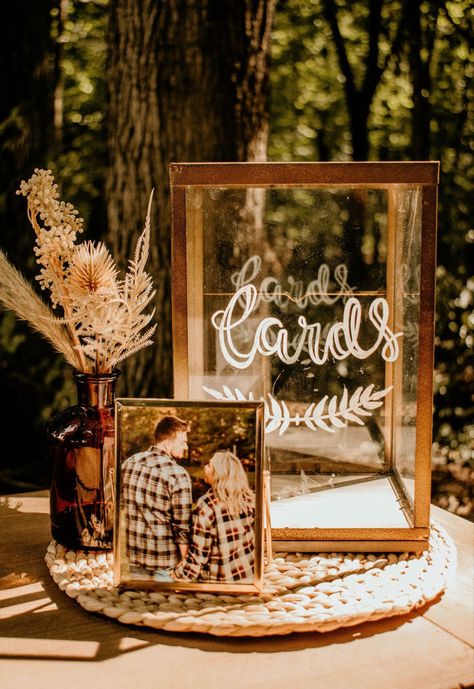 Boho Gift Table Ideas, Simple Gift Table Wedding, Wedding Card And Gift Table, Wedding Photo Centerpieces, Rustic Wedding Gift Table, Wedding Gift Table Ideas, Gift Table Ideas, Wedding Entry Table, Photo Centerpieces