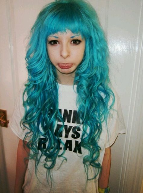 Weird hair Curly Scene Hair, Rocker Hair, Teal Hair, Turquoise Hair, Bright Hair Colors, Bright Hair, Scene Hair, Pastel Hair, Dye My Hair