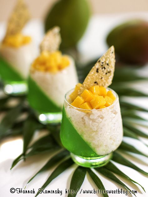 Next up on VN Columnist Hannah Kaminsky's Around the World in 80 Plates adventure: Mango Sticky Rice Parfaits! Mango Rice, Thai Desserts, Mango Sticky Rice, Thai Dessert, Kawaii Stuff, Asian Desserts, Sticky Rice, Food Presentation, Food Plating