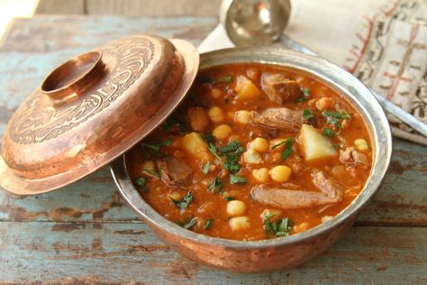 Easy Middle Eastern Recipes, Iranian Dishes, Easy Mediterranean Recipes, Create A Cookbook, Shiraz Iran, Bean Soup Recipes, Eastern Cuisine, Lebanese Recipes, Persian Food