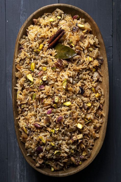 Lebanese Rice and Lentil Pilaf (Mujadara) – Vegan This rice and lentil pilaf is an easy and wholesome recipe based on the traditional Lebanese Mujadara. Some added spices, raisins and nuts make it warm and cozy.  #lebanese #healthy #rice #pilaf #mujadara #vegan #jeweled #lentil #spices #onions Lebanese Christmas Dinner, Lentils And Rice Recipe, Lentil Pilaf, Lebanese Rice, Mujadara Recipe, Arabisk Mad, Pilaf Recipe, Pilaf Recipes, Healthy Rice