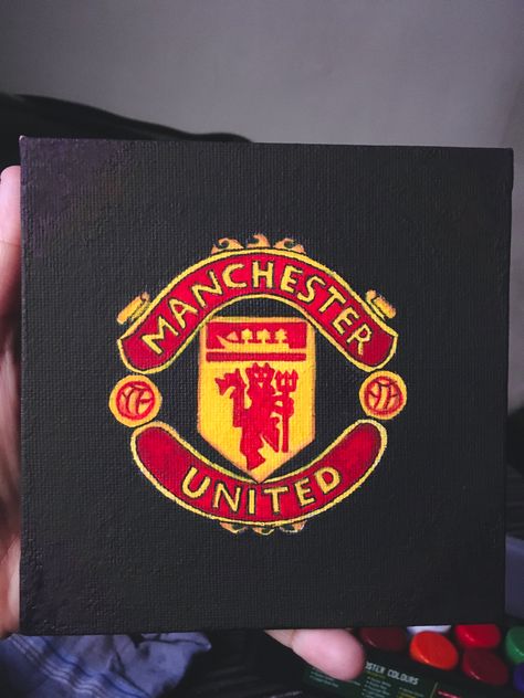 Man United Drawings, Football Painting Ideas Canvas, Manchester United Gift Ideas, Manchester United Painting, Manchester United Logo Art, Football Painting Canvases, Manchester United Drawing, Football Painting Ideas, Football Canvas Painting