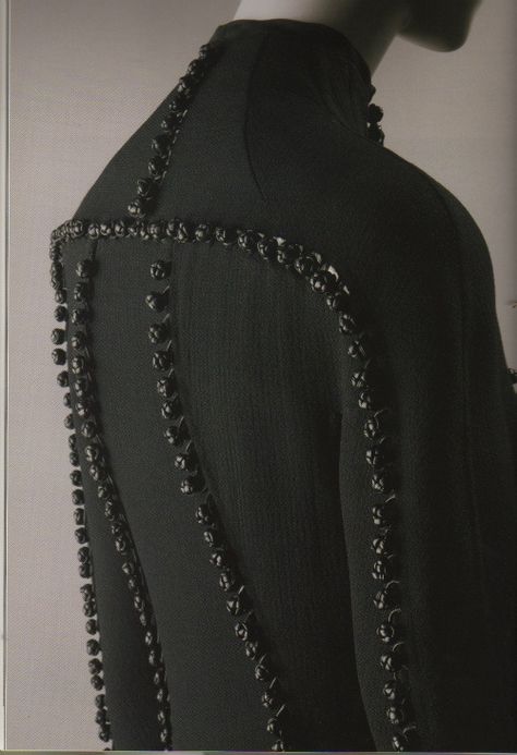 leather detail Ralph Rucci, Detail Couture, Elegantes Outfit Frau, Textil Design, Embellished Jacket, Design Textile, Couture Details, Clothing Details, Jacket Design