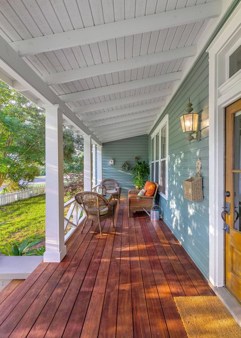 Exteriors - Traditional - Porch - Miami - by Dalrymple | Sallis Architecture | Houzz Koti Diy, Traditional Porch, Porch Remodel, House Front Porch, Building A Porch, Front Porch Design, Primitive Homes, Cottage Exterior, House With Porch