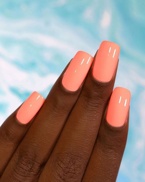 Neon Peach Nail Polish, Creamy Peach Nails, Orange Tone Nails, Bright Coral Summer Nails, Pale Coral Nails, Peach Coral Nails, Beach Vacation Nails 2024, Bright Peach Nails, Light Coral Nails