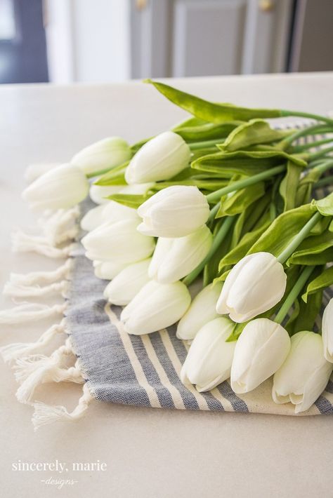 Decorating with Faux Tulips - Cozy Living Series - Sincerely, Marie Designs Fake Tulips Decor, Faux Tulips In Vase, Faux Tulips Decor, Faux Tulip Arrangement, Post Backgrounds, Faux Tulips, Tulip Centerpiece, Farmhouse Vase, Tulip Decor