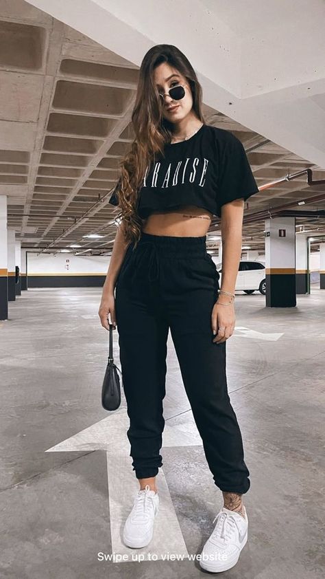 OUTFITS PARA IR A COMER TACOS - Fire Away Paris Sportwear Outfit, Joggers Outfit, Outfit Mujer, Causual Outfits, Tshirt Outfits, Sporty Outfits, Cute Simple Outfits, Edgy Outfits, Dance Outfits