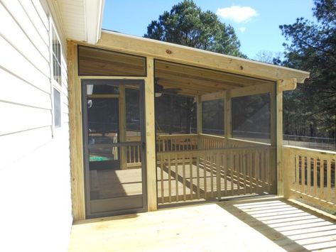 Rustic Screened In Porch, Simple Screened In Porch, Screened In Front Porch Ideas, Screened In Front Porch, Rustic Table Settings, Dining Table With Benches, Wooden Chargers, Screened In Porch Diy, Terrace Roof