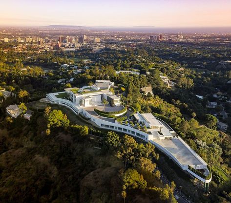 "The One" Is a 100,000 Square Foot Mega-Mansion in Bel-Air That's Expected to Be Listed for $500 Million Bel Air Mansion, Houses In America, Los Angeles Neighborhoods, Mega Mansions, Modern Mansion, Winterthur, Expensive Houses, Private Island, Big Houses