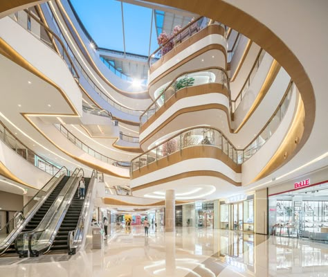 Mall Atrium, Shopping Center Architecture, Alpha Design, Shopping Mall Interior, Mall Facade, Atrium Design, Alpha Designs, Arch Architecture, Mall Design