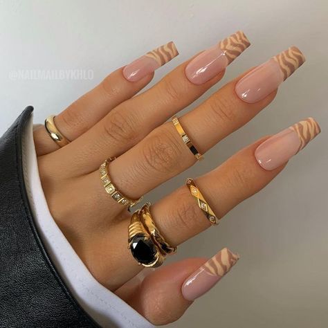 50 Designs For Fall Nails You Will Want To Wear All Season | 50 Fall Nails Fall In Love With Your Fall Nails This Autumn With Charming Designs That Warm The Heart. Lifestyle Shape Nails, Nagellack Trends, Baddie Nails, Acrylic Press On Nails, Nails Set, Coffin Shape, Nagel Inspo, Brown Nails, Fire Nails