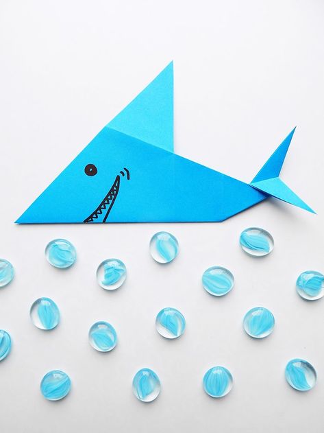 How to make origami shark? This step-by-step guide will teach you to create the paper masterpiece in a few minutes. Shark Origami, Origami Shark, Sunflower Paper Craft, Tulip Origami, Origami Easy Step By Step, Paper Flowers For Kids, Easy Origami For Kids, Kids Origami, Origami Ideas