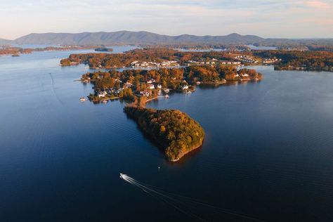 Virginia's 'Lake Tahoe of the East' Is One of the Best Places to Buy a Vacation Home in the U.S. Smith Mountain Lake Virginia, Smith Mountain Lake Va, Blue Ridge Mountains Virginia, Lake Vibes, Virginia Vacation, Smith Mountain Lake, Southern Travel, Lake Vacation, Summer Lake