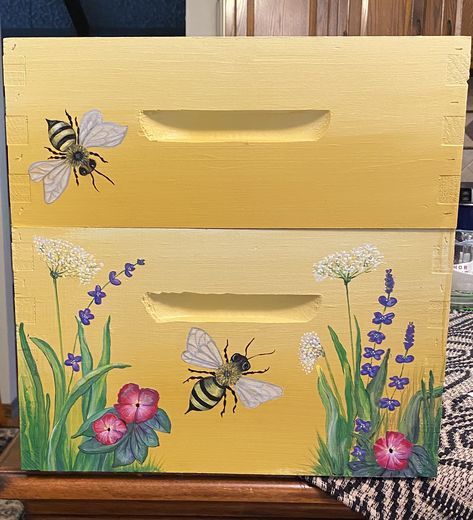 Hive Painting Ideas, Painted Bee Hives Boxes Art, Painting Bee Hives Boxes, Painted Bee Hives Boxes, Painted Beehives Ideas, Beehives Painted, Flow Hive Painting Ideas, Painted Bee Hives Ideas, Painted Bee Boxes