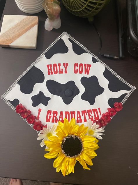 graduation cap Cow Graduation Cap, Holy Cow I Graduated, Grad Signs, Grad Cap Decorated, Senior Stuff, Senior Ideas, College Ideas, Bff Bracelets, Cap Decoration