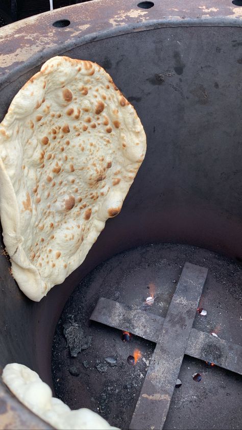 Iraqi Bread, Iraqi Aesthetic, Iraqi Culture, Arab Core, Eastern Aesthetic, Iraqi Food, Jewish Food, Turkish Food, Girl Dinner