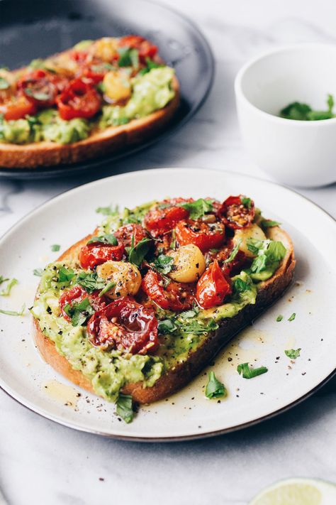 Chili Oil Avocado Toast, Avocado Toast Sourdough, Sourdough Bread Avocado Toast, Gourmet Avocado Toast, Low Carb Vegan Breakfast, Sauteed Tomatoes, Avocado Recipes Breakfast, Potato Toast, Avocado Toast Recipe