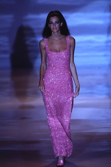 90s Runway Fashion, Runway Fashion Couture, Modern Vintage Fashion, Iconic Dresses, Prom Dress Inspiration, Runway Dresses, Grad Dresses, Dress Rental, Fashion Styling