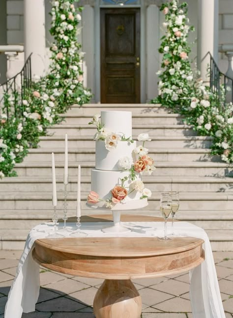 Wedding Decoration Details, Simple Wedding Cake Table Ideas, Cake Table Wedding Decorations, Wedding Cake Garden Party, Garden Party Wedding Cake, Table For Wedding Cake, Wedding Cake Display Ideas, Wedding Cake Display Table, Wedding Cake Table Ideas