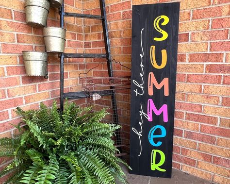 Summer Wood Sign, Summer Porch Signs, Spring Front Porch, Porch Wood, Summer Porch Decor, Patio Signs, Summer Front Porches, Door Signs Diy, Wooden Welcome Signs