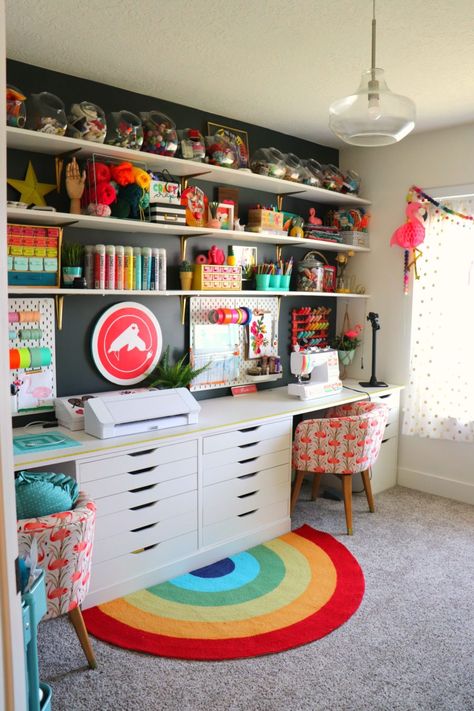 Diy Crafts Desk, Office Craft Room Combo, Rangement Art, Arts And Crafts Storage, Art Studio Room, Sewing Room Design, Dream Craft Room, Craft Room Design, Scrapbook Room