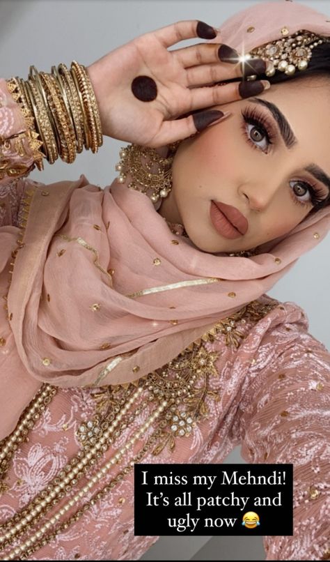 Desi Makeup Looks, Desi Makeup, Hijabi Brides, Saree Hairstyles, Pakistani Dresses Online, Dress Sewing Tutorials, Saree Jewellery, Stylish Mehndi, Stylish Mehndi Designs