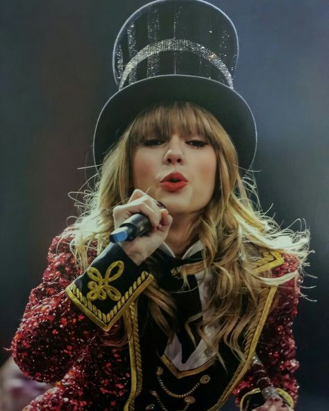 Miss Americana, Loving Him Was Red, Swift Tour, Estilo Taylor Swift, Red Tour, Swift Photo, Taylor Swift Red, Red Taylor, Taylor Swift Album