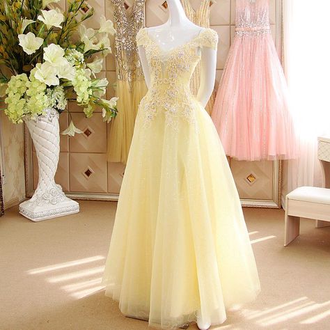 Originally The Yule Ball (my way) When Hermione is in study hall a … #romance #Romance #amreading #books #wattpad Aesthetic Yellow Prom Dress, Pale Yellow Wedding Dress, Prom Dresses Yellow Long, Pastel Yellow Prom Dress, Color Amarillo Pastel, Diy Prom Dress, Pastel Dresses, Yellow Wedding Dress, Chic Prom Dresses