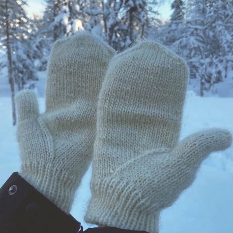 Magic Loop Mittens Free Pattern, Knit Mittens Free Pattern In The Round, Arched Gusset Mittens, Free Knit Mitten Patterns, Knit Mittens Free Pattern, Mitten Pattern, Yarn Weights, Knitted Mittens Pattern, Knitted Mittens