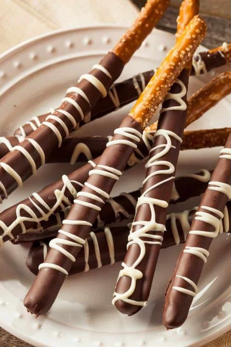 Chocolate Caramel Pretzels Rods, Chocolate Pretzels Sticks, Chocolate Covered Dates, Chocolate Covered Pretzels Recipe, Chocolate Covered Pretzel Sticks, Chocolate Pretzel Rods, Chocolate Dipped Pretzel Rods, Covered Pretzel Rods, Dipped Pretzel Rods