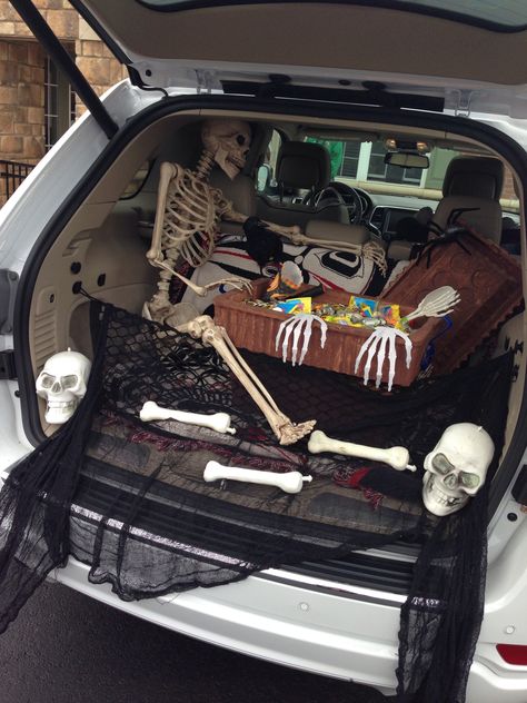 Trunk or treat pirate treasure chest . Even has gold booty, coins, full of gold candy!! Trunk Or Treat With Skeletons, Trunk Or Treat Skeleton Theme, Skeleton Trunk Or Treat Ideas, Pop Up Tv Cabinet, Skeleton Theme, Elementary Stem, Trunk Or Treat Ideas, Elementary Stem Activities, Girl Pirates