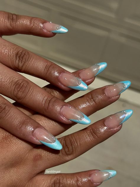 Aquamarine Chrome Nails, Ocean Blue Nail Designs, Aqua And Gold Nails, Aqua French Tips, Aquamarine Nails Gel, Aqua Prom Nails, Light Blue Nail Art Design, Baby Blue Chrome French Tip Nails, Teal Chrome French Tip Nails