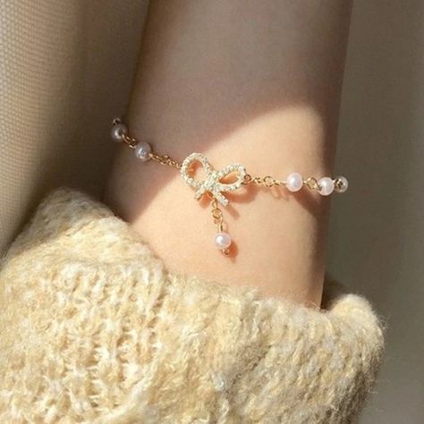 Gold Bracelet Cute, Gold Prom Bracelet, Pearl Diamond Bracelet, Pearl And Gold Bracelet, Classy Bracelets, Fancy Bracelets, Fancy Bracelet, Pearl Bracelet Gold, Gold Pearl Bracelet