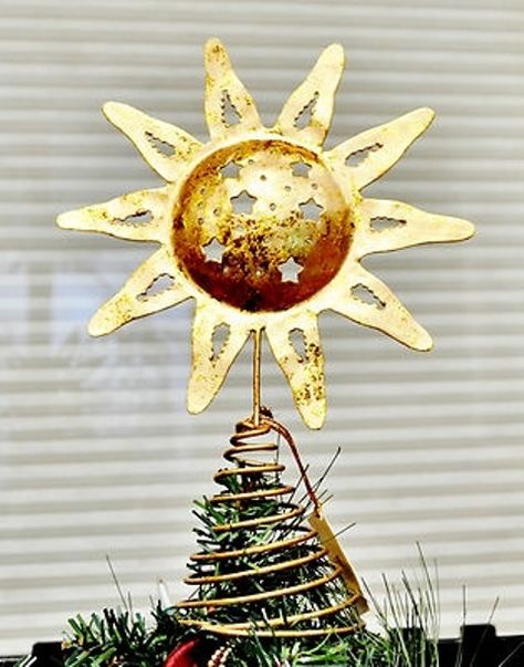 http://godfatherstyle.com/12-more-creative-tree-toppers-to-enhance-the-beauty-of-your-tree/ Solstice Tree, Sun Tree Topper, Year Wheel, Solstice Ornaments, Space Tree, Winter Solstice Decorations, Winter Solstice Traditions, Yule Tree Topper, Pagan Christmas Tree