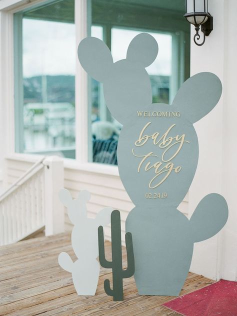 Southwest Baby Shower, Unique Baby Shower Themes, Deco Ballon, Cowboy Baby Shower, Baby Shower Deco, Western Baby, Beautiful Cactus, Cowboy Baby, Cactus Party