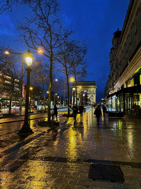 rainy streets of champs elysees lit up by city lights Rain In Paris Aesthetic, Autumn Aesthetic Night, Fete Aesthetic, Paris Rain Aesthetic, Cities At Night Aesthetic, Paris In The Rain Aesthetic, France Night Aesthetic, Paris Aethstetic, Night In The City Aesthetic