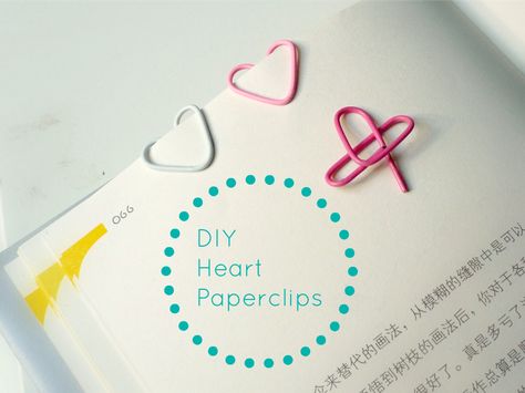 DIY Bracelet: Heart shaped friendship bracelet Diy Back To School Supplies, Clips Decorados, Escuela Diy, Diy Back To School, Back To School Crafts, Corner Bookmarks, Diy School Supplies, Heart Crafts, Paper Hearts