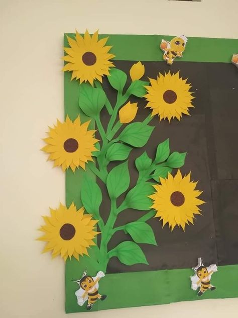 Sunflower Bulletin Board Ideas, Sunflower Bulletin Board, Folder Decorado, Construction Paper Art, Bee Themed Classroom, Preschool Fine Motor Activities, School Art Activities, School Kids Crafts, School Board Decoration