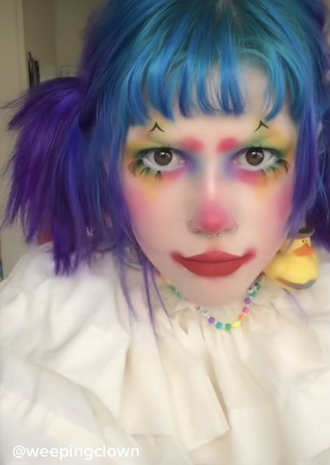 Kidcore Eye Makeup, Clowns Makeup Cute, Clown Makeup Traditional, Soft Clowncore Makeup, Clown Hairstyles Short Hair, Clown Alt Makeup, Clowncore Hairstyles, Clowncore Makeup Male, Soft Clown Core Makeup